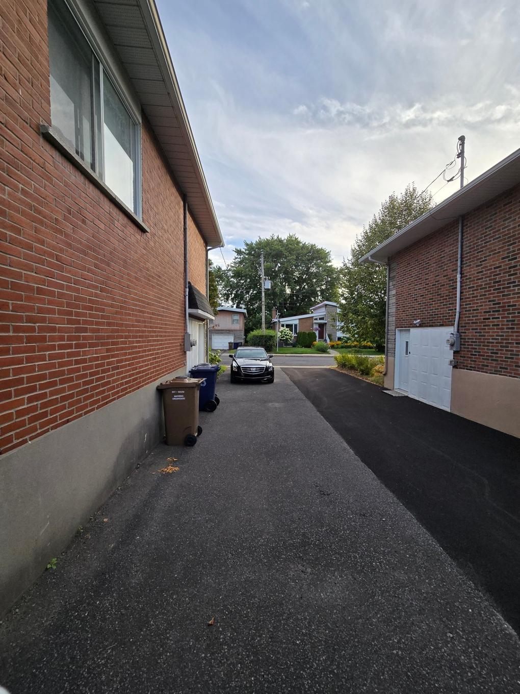 Parking - 139 Av. Giroux, Laval (Laval-Des-Rapides), QC - Outdoor With Exterior