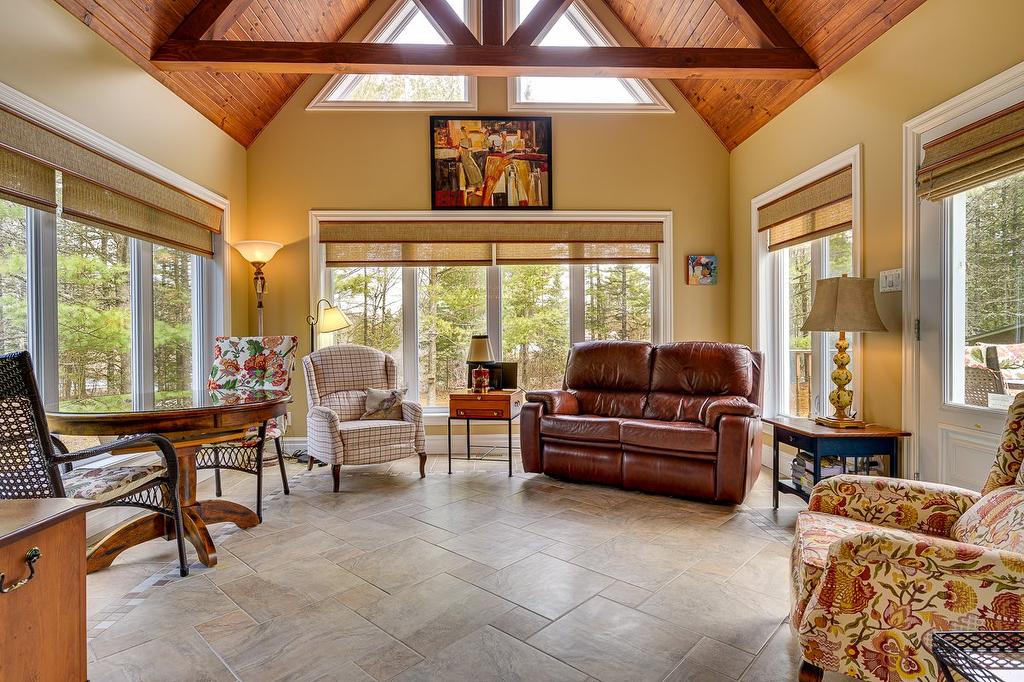 Solarium/Sunroom - 500 Rue Des Rosiers, Sainte-Adèle, QC - Indoor Photo Showing Living Room
