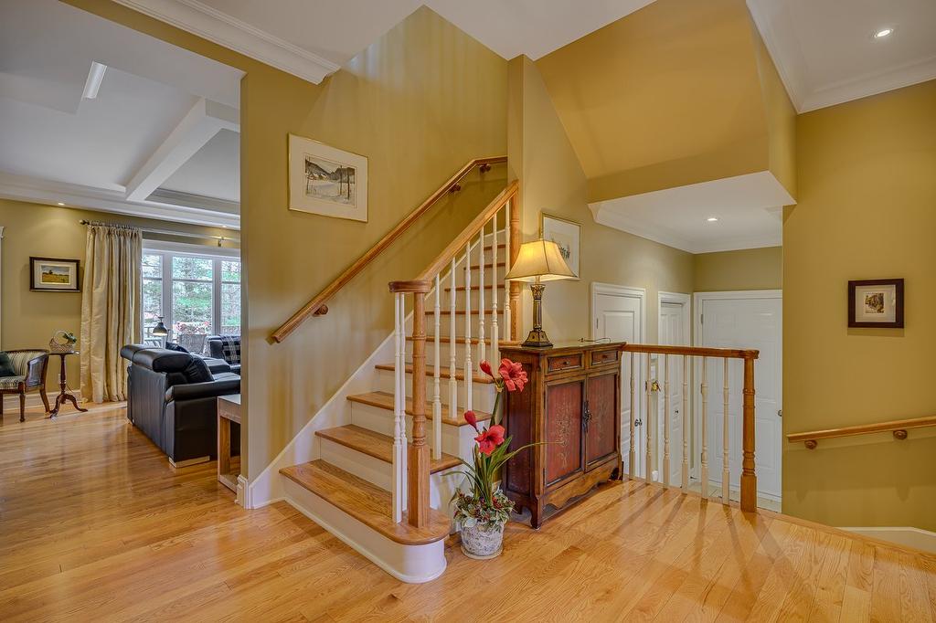 Staircase - 500 Rue Des Rosiers, Sainte-Adèle, QC - Indoor Photo Showing Other Room