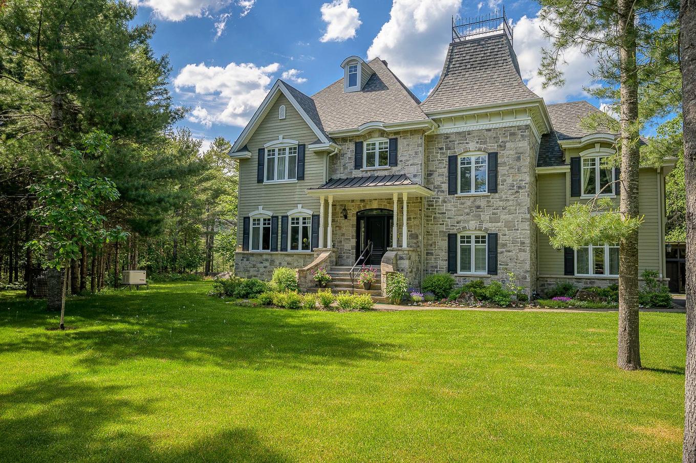 Frontage - 500 Rue Des Rosiers, Sainte-Adèle, QC - Outdoor With Facade
