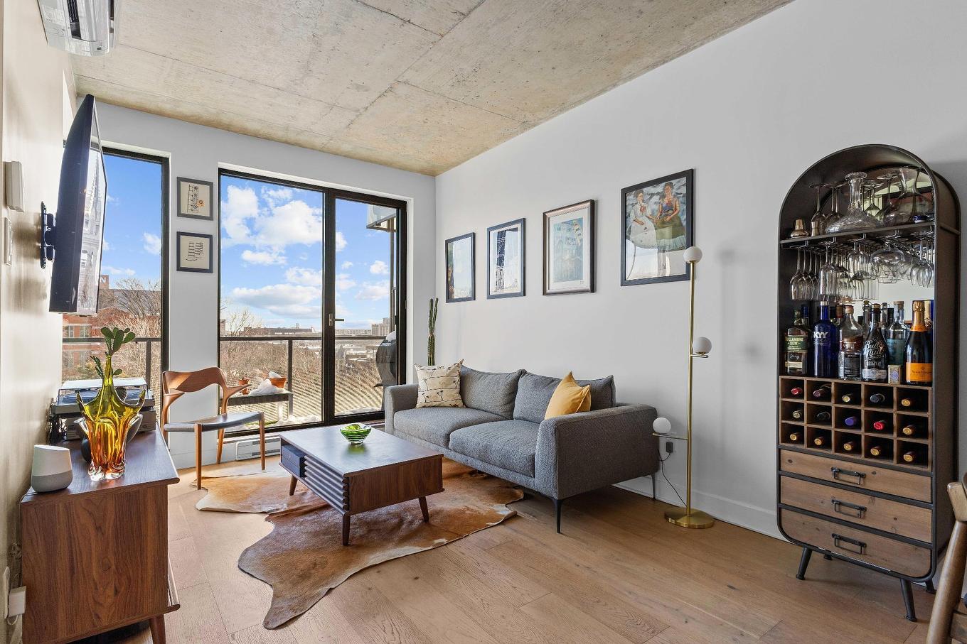 Salon - 605-1575 Rue Gareau, Montréal (Ville-Marie), QC - Indoor Photo Showing Living Room