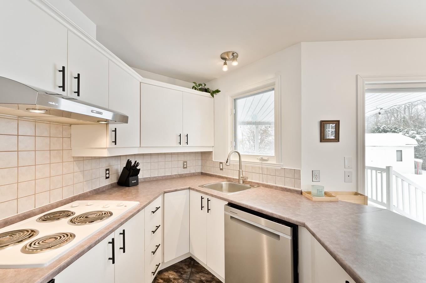 Cuisine - 1487 Rue Des Roses, Sherbrooke (Fleurimont), QC - Indoor Photo Showing Kitchen