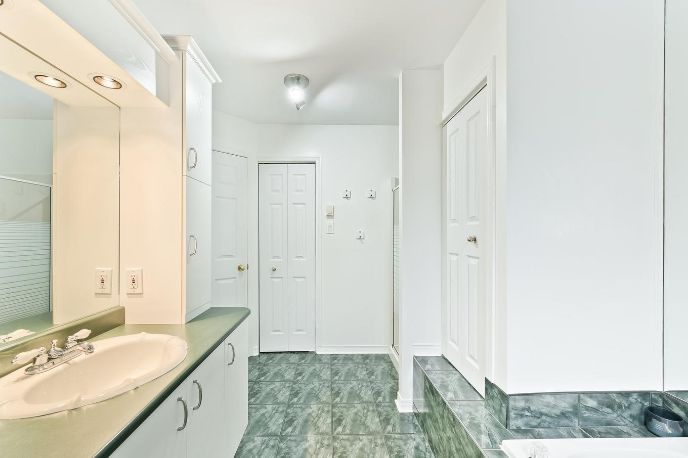 Salle de bains - 1487 Rue Des Roses, Sherbrooke (Fleurimont), QC - Indoor Photo Showing Bathroom