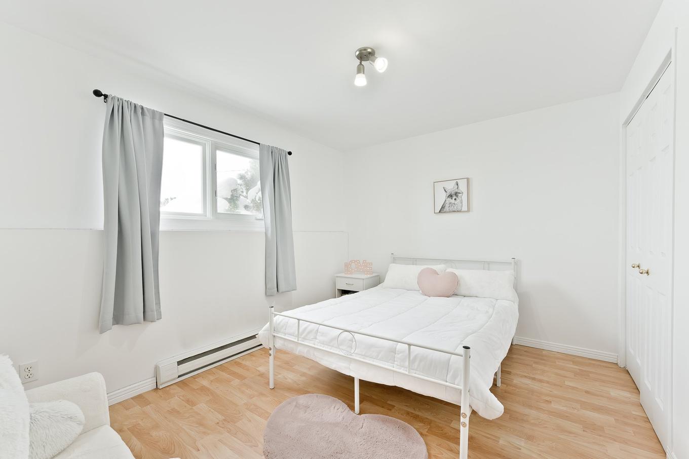 Chambre à coucher - 1487 Rue Des Roses, Sherbrooke (Fleurimont), QC - Indoor Photo Showing Bedroom