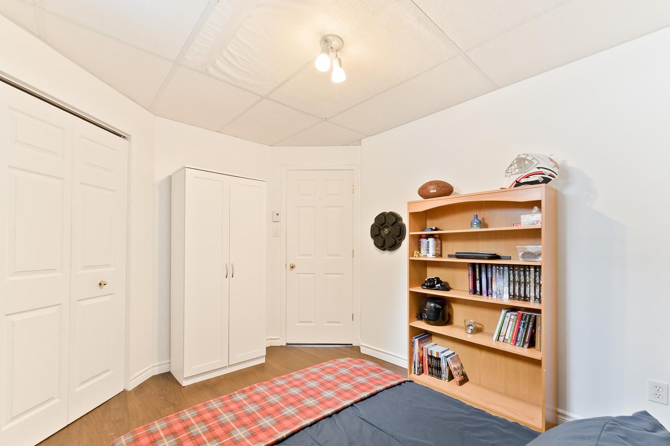 Chambre à coucher - 1487 Rue Des Roses, Sherbrooke (Fleurimont), QC - Indoor Photo Showing Bedroom