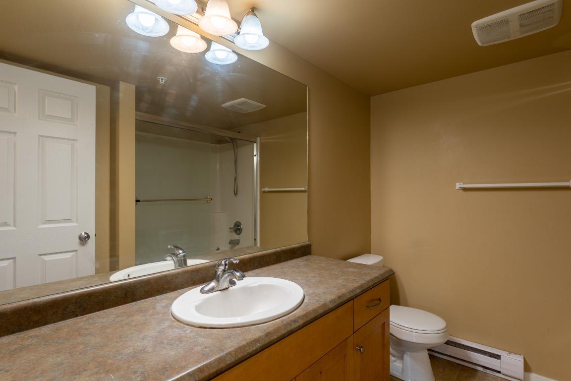 306-135 Ziprick Road, Kelowna, BC - Indoor Photo Showing Bathroom
