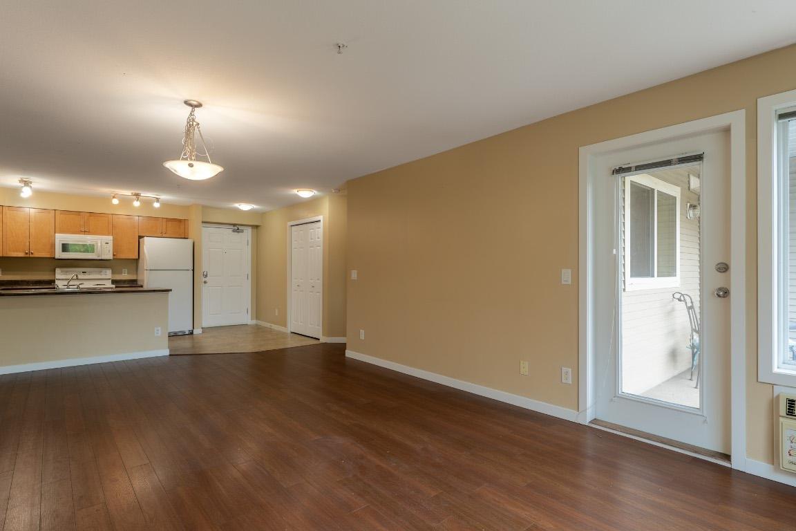 306-135 Ziprick Road, Kelowna, BC - Indoor Photo Showing Kitchen