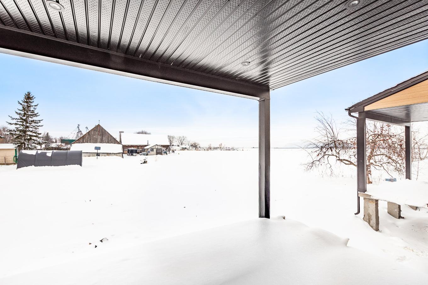 Terrasse - 5 Rue Loiselle, Saint-Mathias-Sur-Richelieu, QC - Outdoor