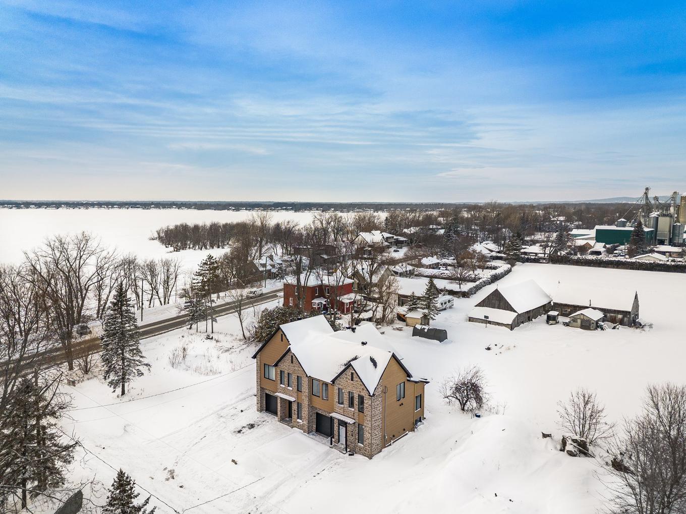 Photo aérienne - 5 Rue Loiselle, Saint-Mathias-Sur-Richelieu, QC - Outdoor With View