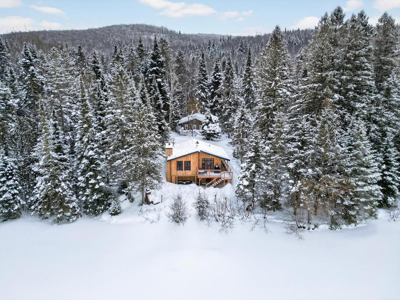 Photo aérienne - 727 Ch. De Courchevel, Saint-Adolphe-D'Howard, QC - Outdoor