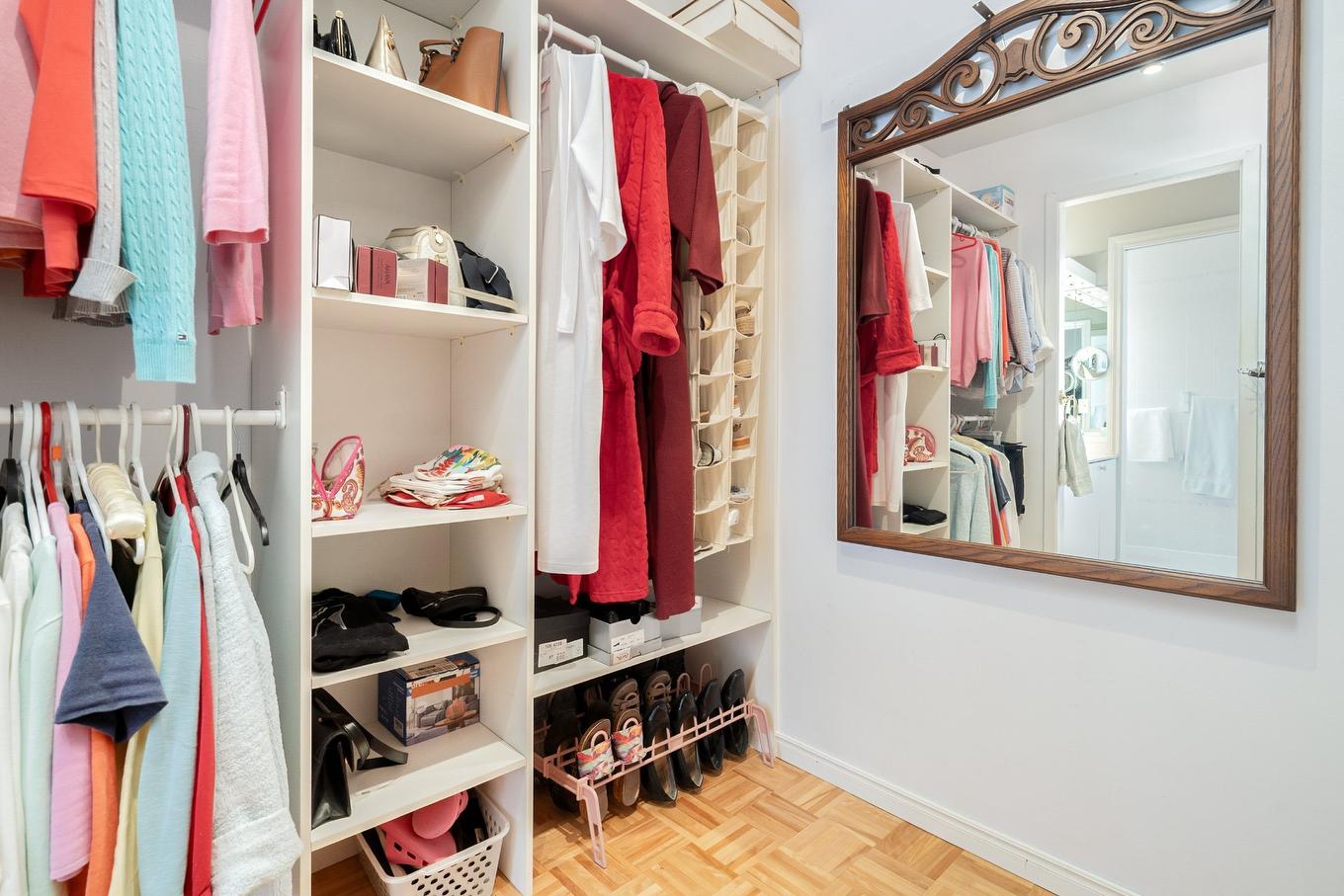 Walk-in closet - 66 Rue Park Ridge, Kirkland, QC - Indoor With Storage