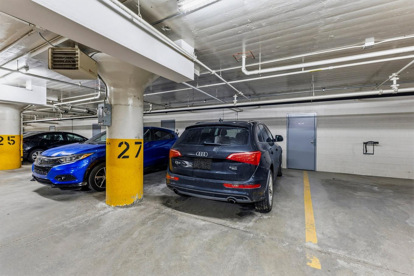 Garage - 201-765 Rue Bourget, Montréal (Le Sud-Ouest), QC - Indoor Photo Showing Garage