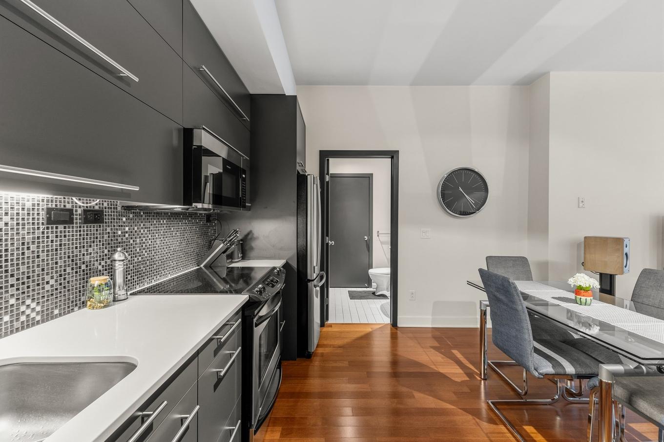 Kitchen - 201-765 Rue Bourget, Montréal (Le Sud-Ouest), QC - Indoor Photo Showing Kitchen With Upgraded Kitchen