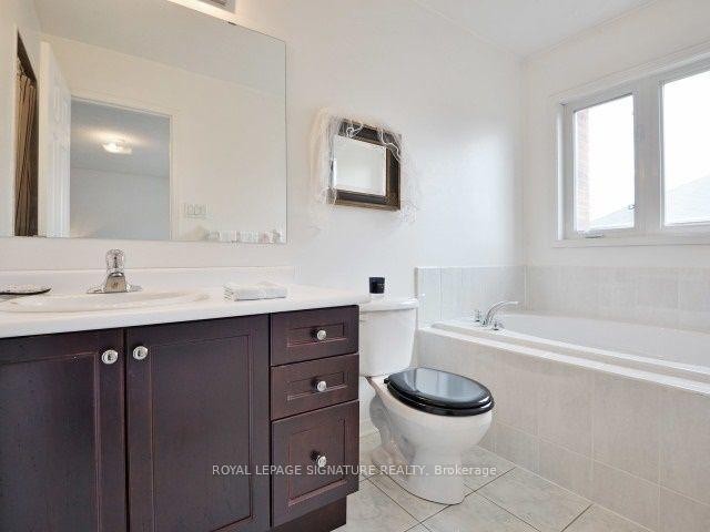 67 Breton Avenue, Mississauga, ON - Indoor Photo Showing Bathroom