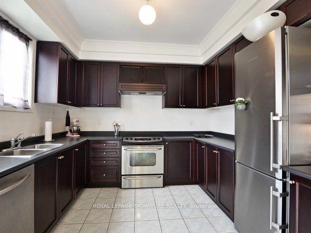 67 Breton Avenue, Mississauga, ON - Indoor Photo Showing Kitchen With Double Sink