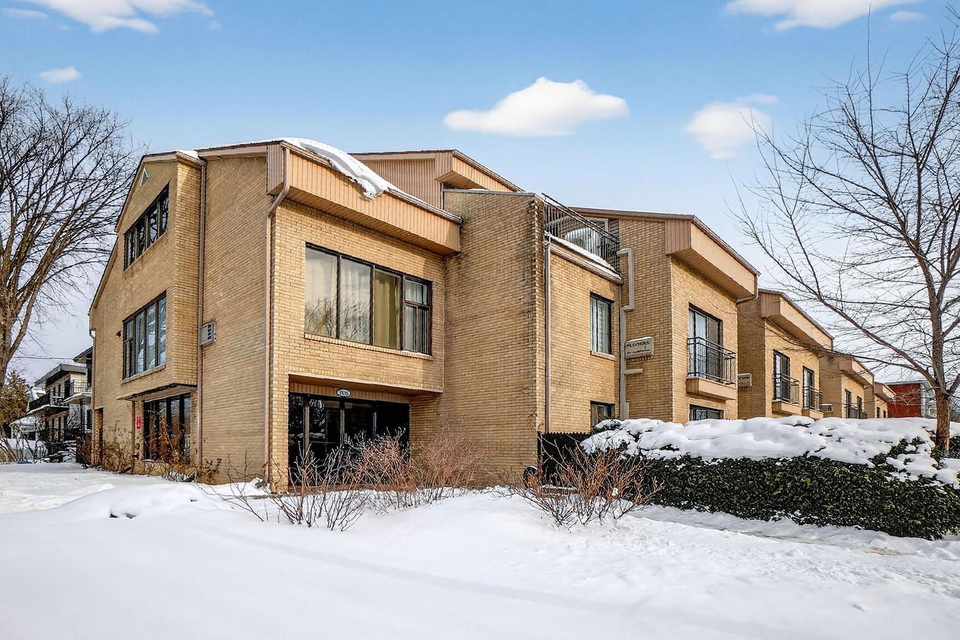 Frontage - 100-1838 Av. Victoria, Longueuil (Greenfield Park), QC - Outdoor