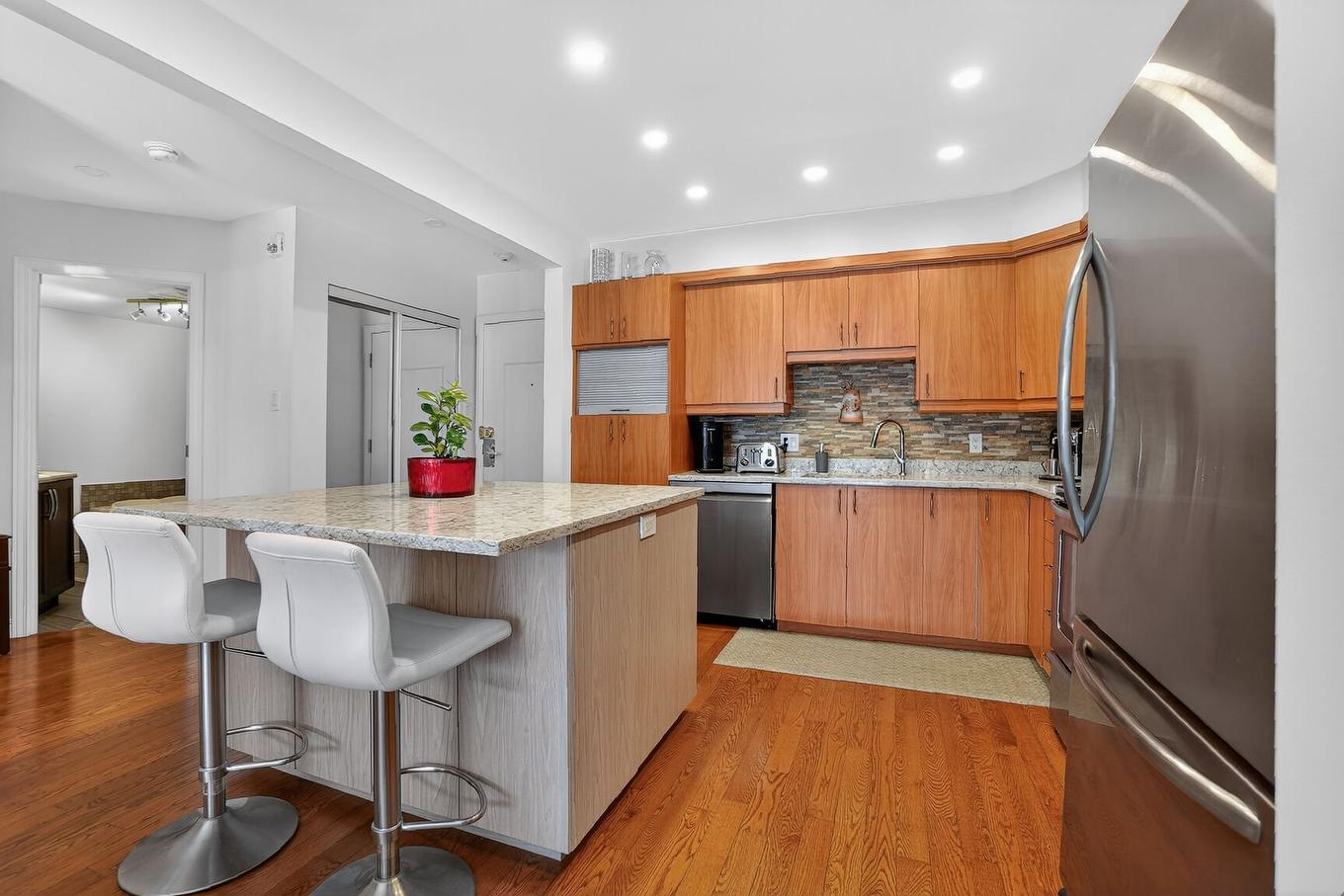 Kitchen - 100-1838 Av. Victoria, Longueuil (Greenfield Park), QC - Indoor Photo Showing Kitchen
