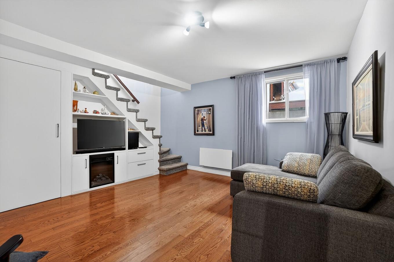 Family room - 100-1838 Av. Victoria, Longueuil (Greenfield Park), QC - Indoor Photo Showing Living Room