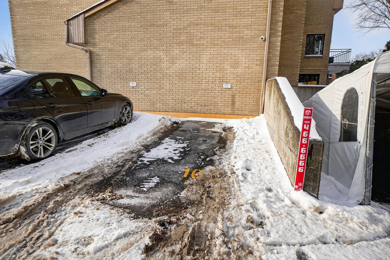 Parking - 100-1838 Av. Victoria, Longueuil (Greenfield Park), QC - Outdoor With Exterior