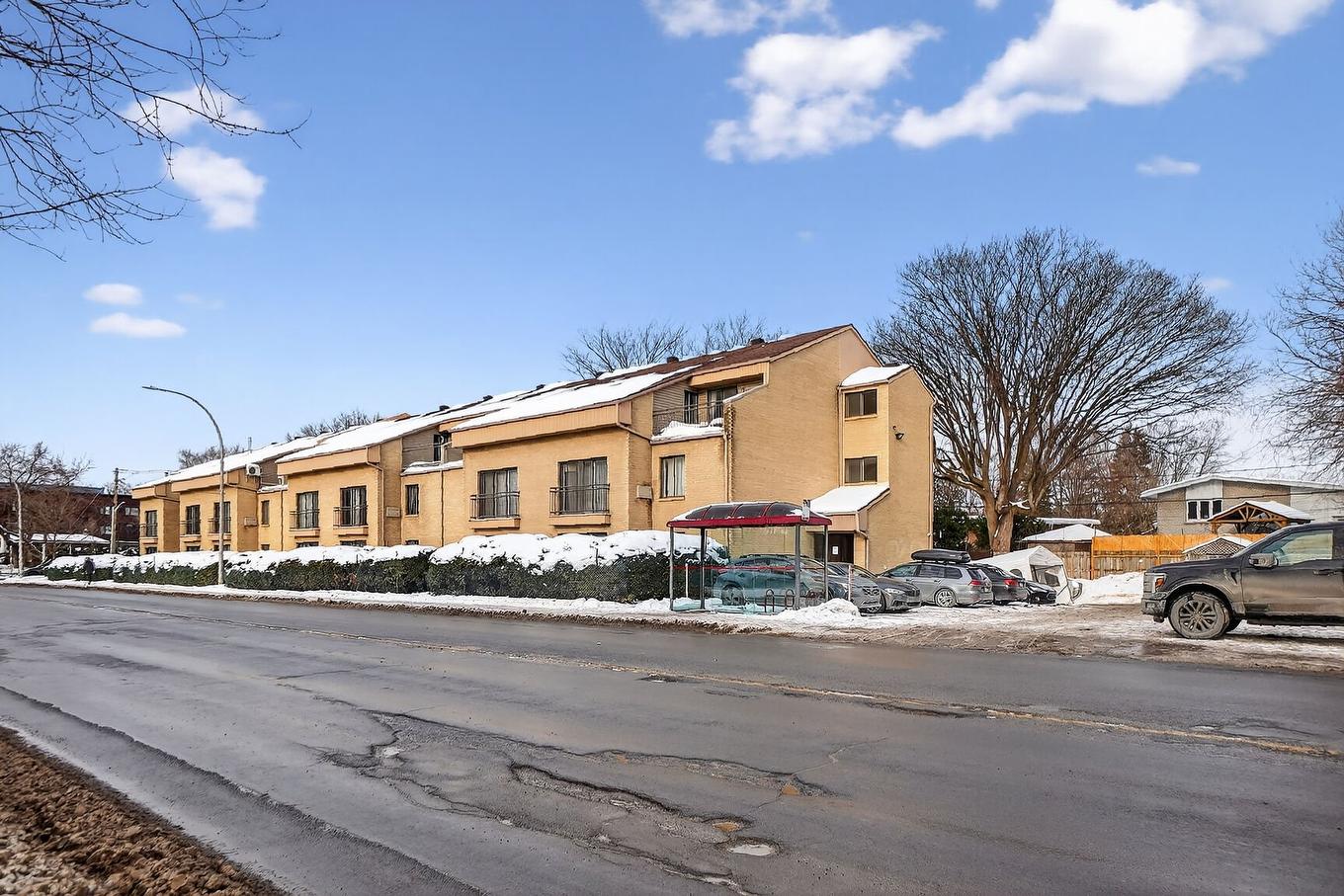 Frontage - 100-1838 Av. Victoria, Longueuil (Greenfield Park), QC - Outdoor