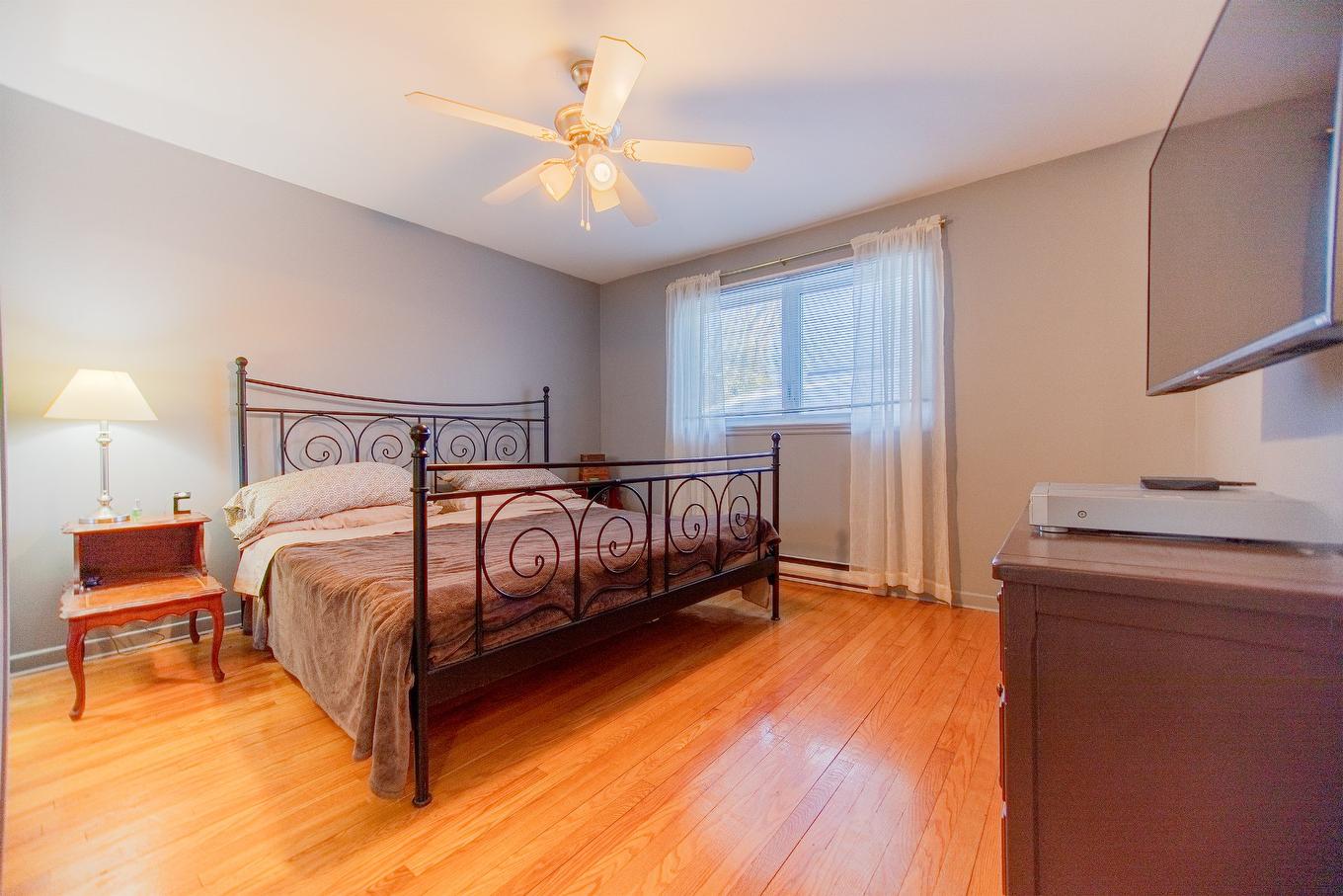 Primary bedroom - 674 Rue Parker, Longueuil (Greenfield Park), QC - Indoor Photo Showing Bedroom