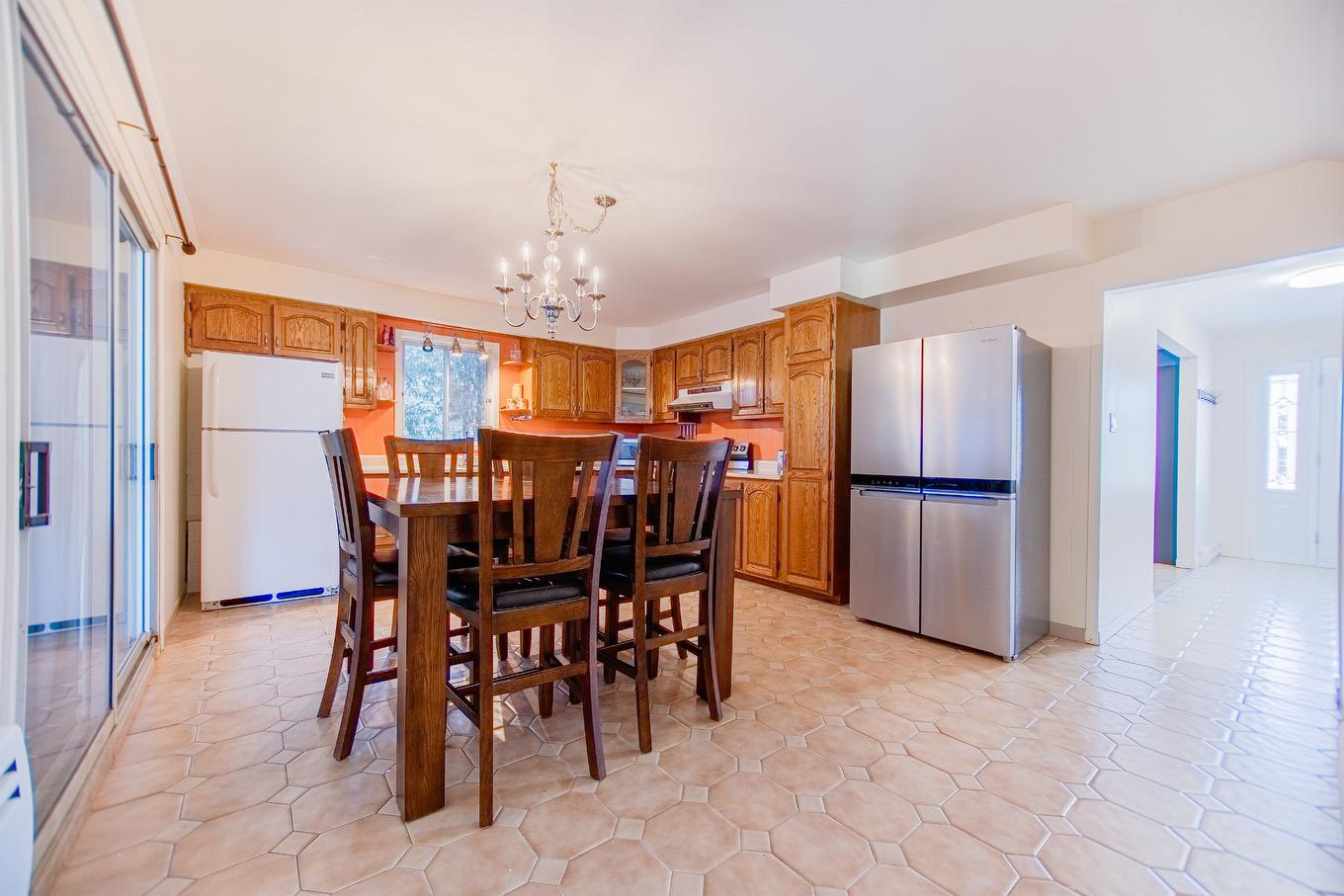 Kitchen - 674 Rue Parker, Longueuil (Greenfield Park), QC - Indoor