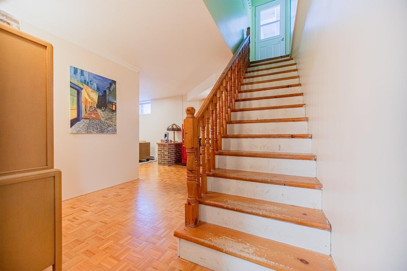 Staircase - 674 Rue Parker, Longueuil (Greenfield Park), QC - Indoor Photo Showing Other Room