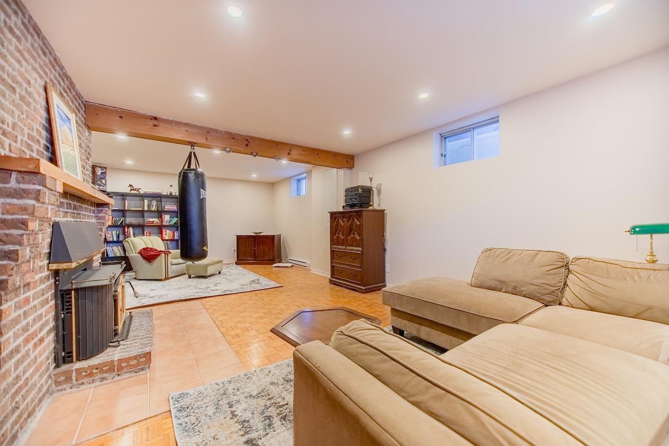 Family room - 674 Rue Parker, Longueuil (Greenfield Park), QC - Indoor Photo Showing Basement