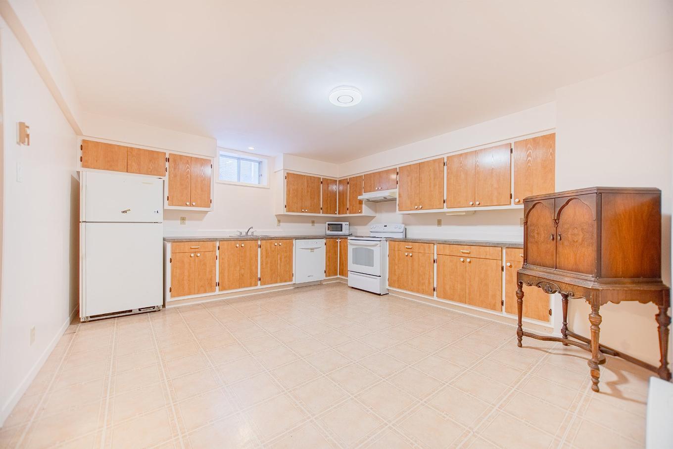 Kitchen - 674 Rue Parker, Longueuil (Greenfield Park), QC - Indoor Photo Showing Kitchen