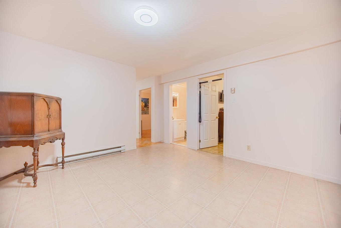 Kitchen - 674 Rue Parker, Longueuil (Greenfield Park), QC - Indoor Photo Showing Other Room