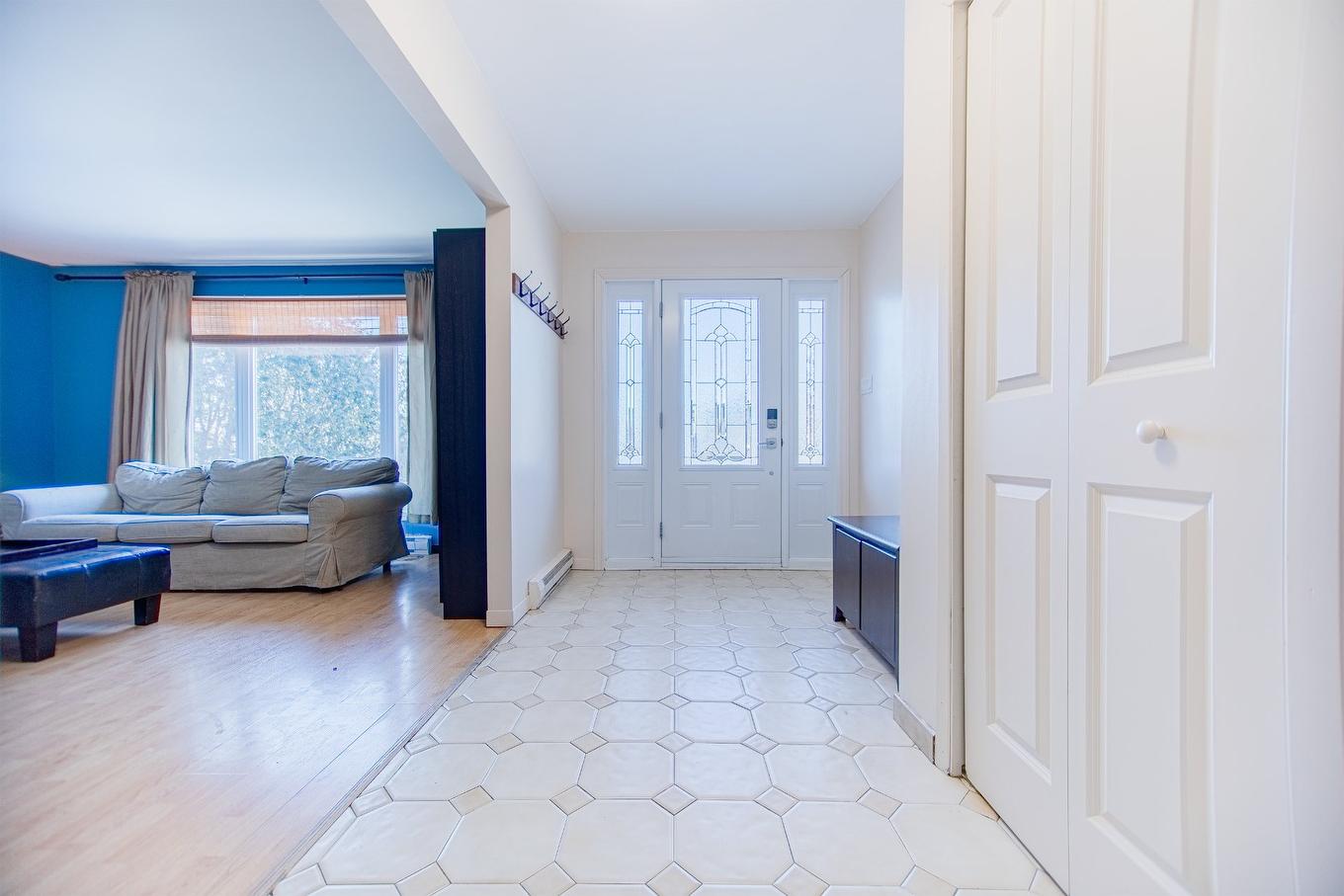 Hall - 674 Rue Parker, Longueuil (Greenfield Park), QC - Indoor Photo Showing Other Room