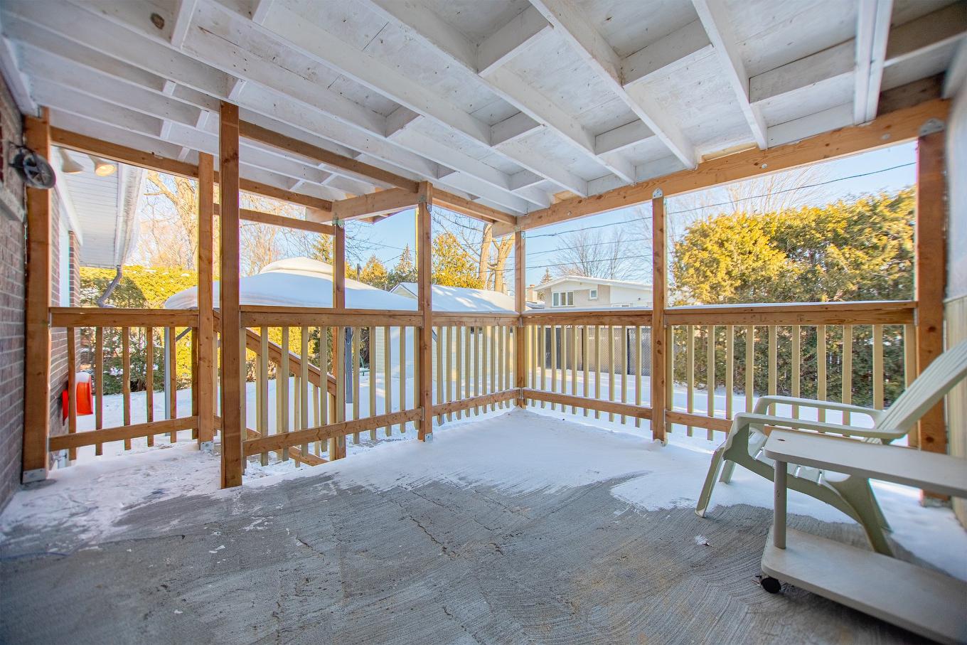 Balcony - 674 Rue Parker, Longueuil (Greenfield Park), QC - Indoor Photo Showing Other Room