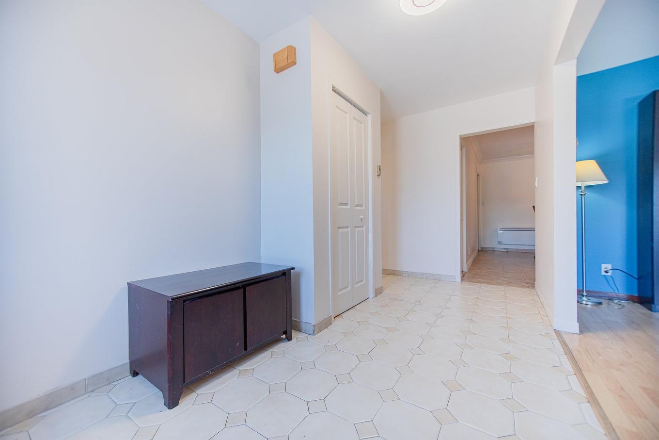 Hall - 674 Rue Parker, Longueuil (Greenfield Park), QC - Indoor Photo Showing Other Room