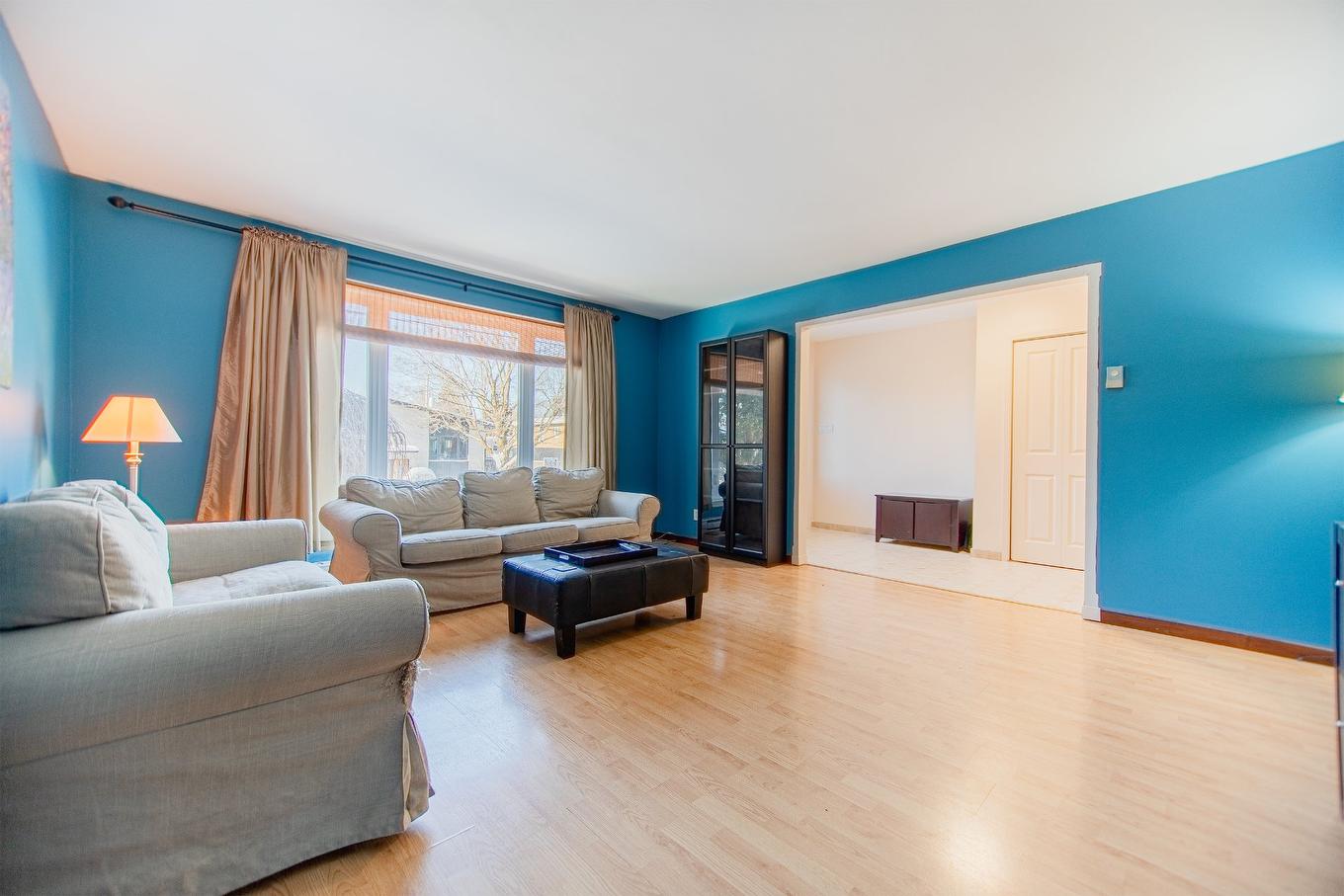 Living room - 674 Rue Parker, Longueuil (Greenfield Park), QC - Indoor Photo Showing Living Room