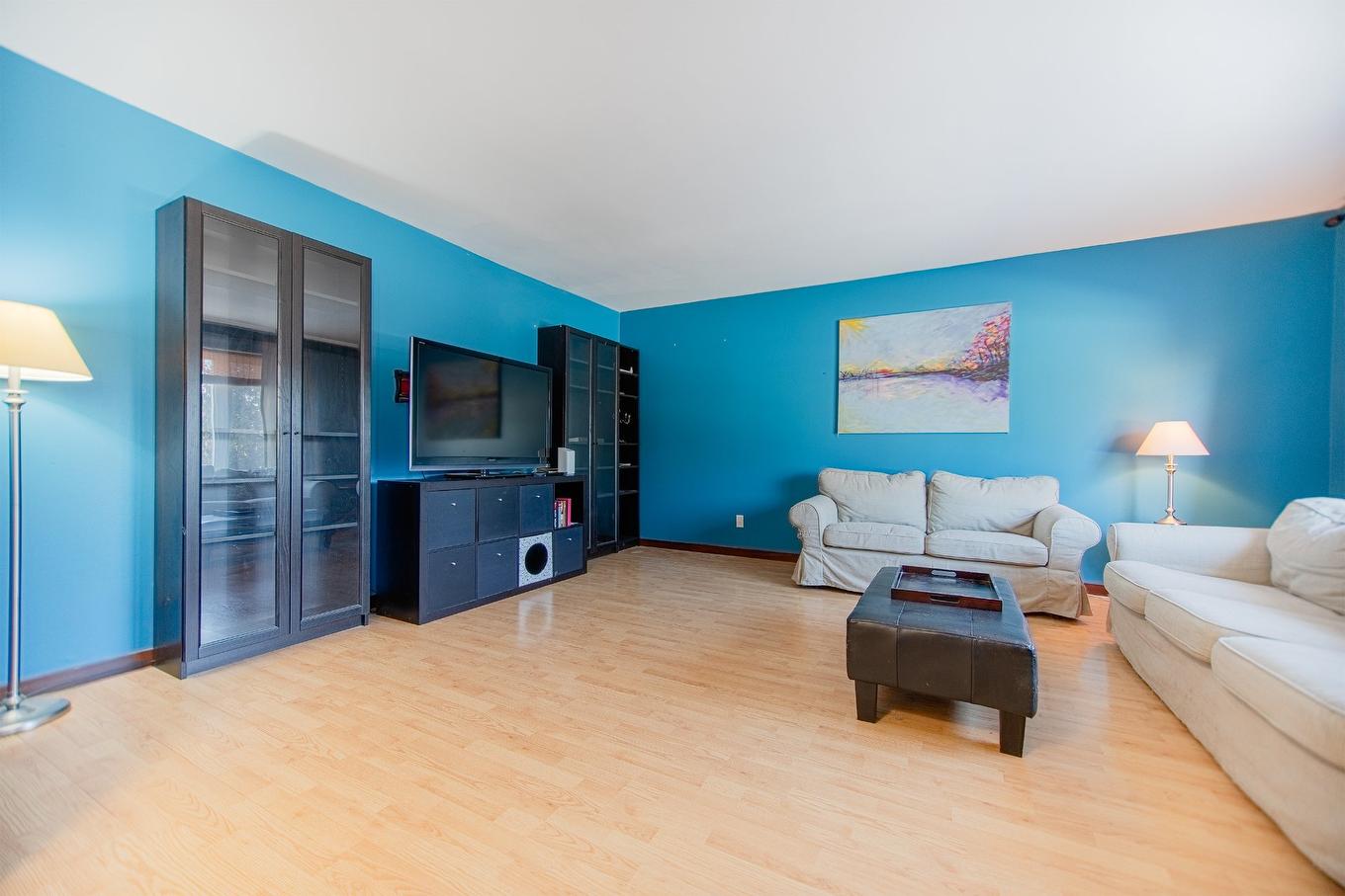 Living room - 674 Rue Parker, Longueuil (Greenfield Park), QC - Indoor Photo Showing Living Room