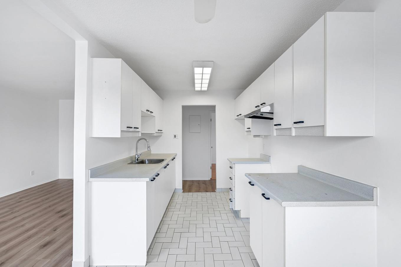 Kitchen - 407-100 Rue Sacré-Coeur, Longueuil (Le Vieux-Longueuil), QC - Indoor Photo Showing Kitchen