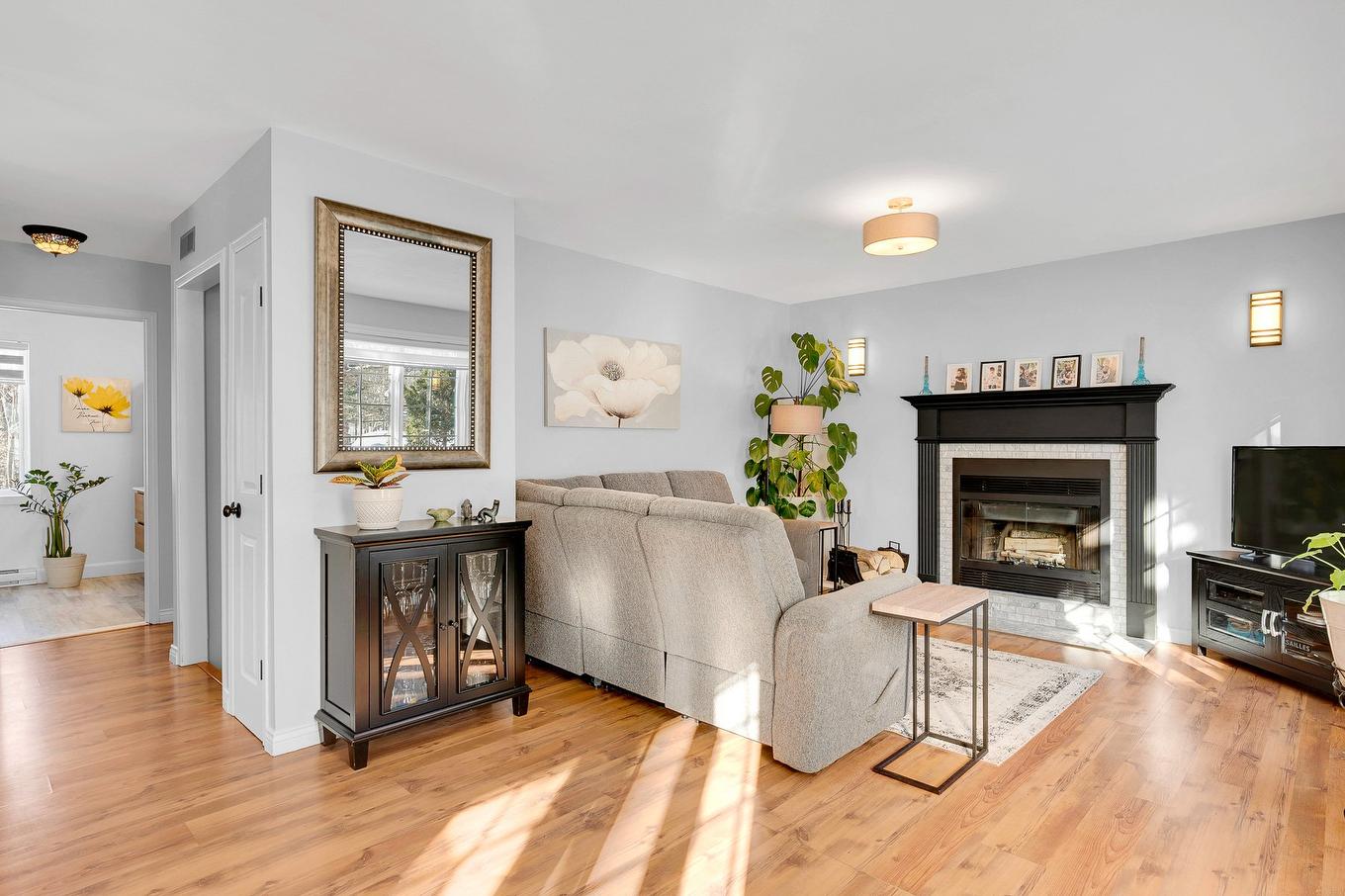 Living room - 1566 Rue Michel-Blondin, Prévost, QC - Indoor Photo Showing Living Room With Fireplace