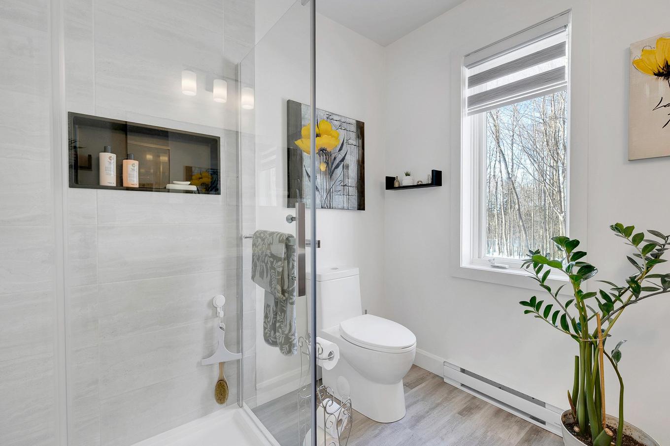 Bathroom - 1566 Rue Michel-Blondin, Prévost, QC - Indoor Photo Showing Bathroom
