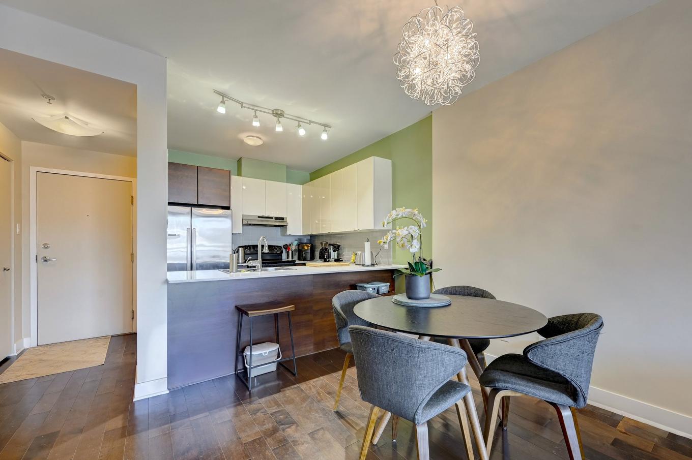 Dining room - 804-5025 Rue Paré, Montréal (Côte-Des-Neiges/Notre-Dame-De-Grâce), QC - Indoor Photo Showing Dining Room