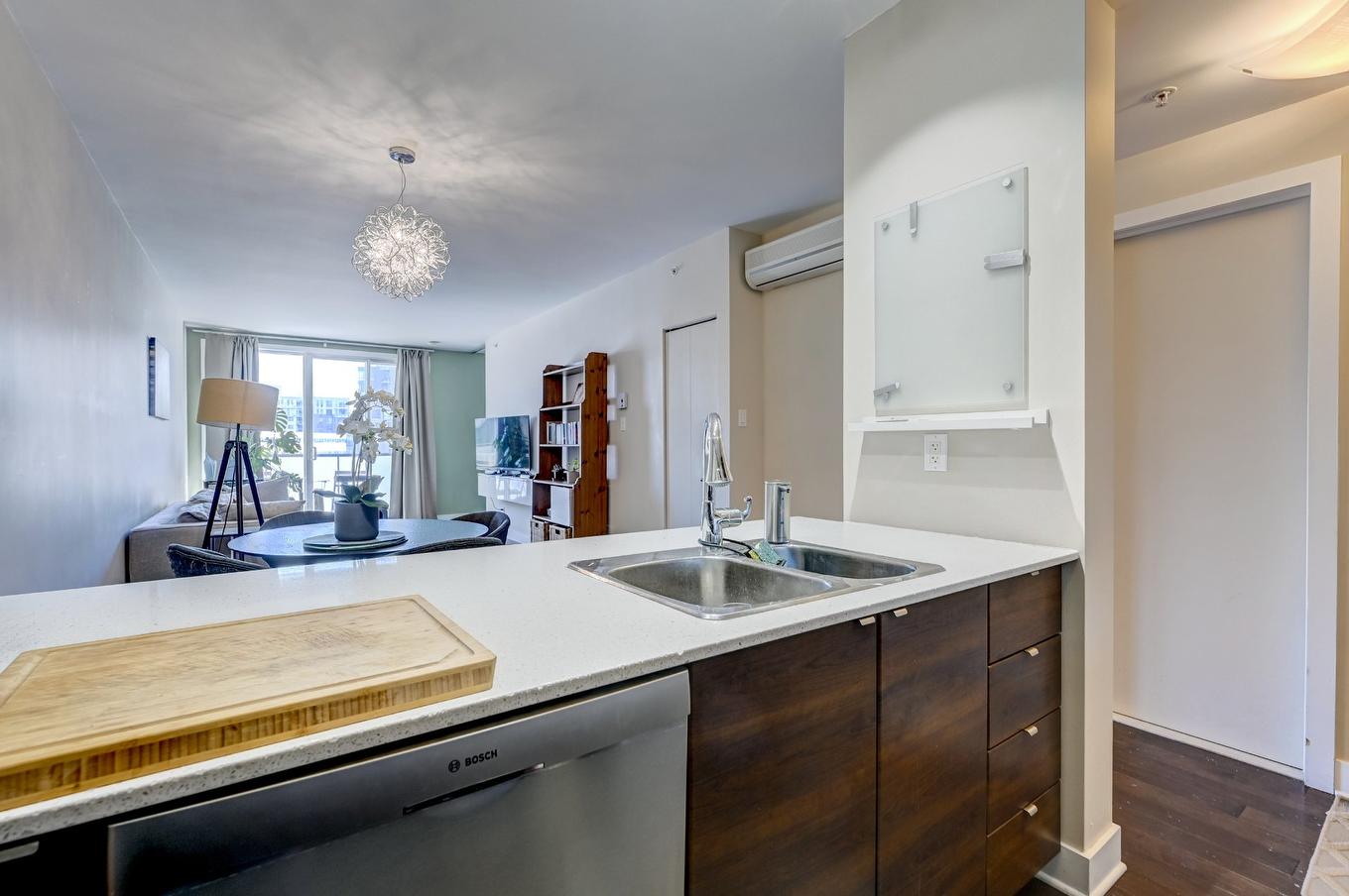 Kitchen - 804-5025 Rue Paré, Montréal (Côte-Des-Neiges/Notre-Dame-De-Grâce), QC - Indoor Photo Showing Kitchen With Double Sink