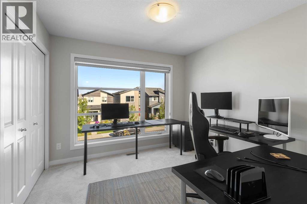 33 Walcrest Way Se, Calgary, AB - Indoor Photo Showing Office