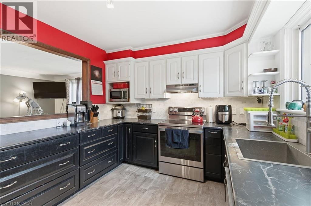 58 Seven Oaks Drive, Hamilton, ON - Indoor Photo Showing Kitchen