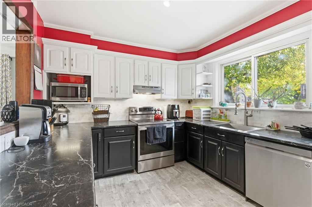 58 Seven Oaks Drive, Hamilton, ON - Indoor Photo Showing Kitchen With Double Sink