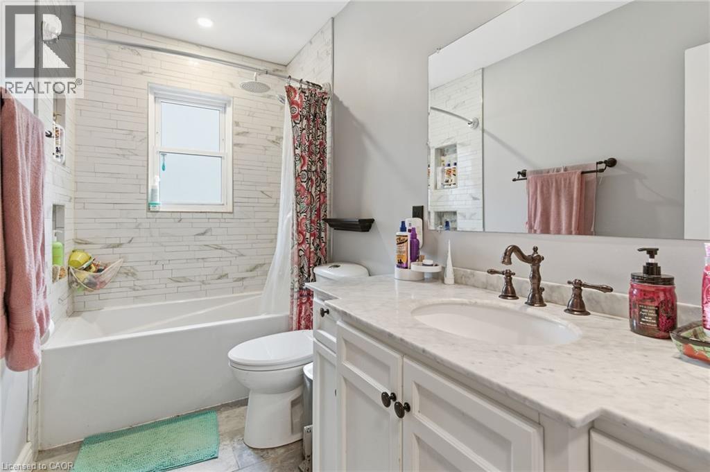 58 Seven Oaks Drive, Hamilton, ON - Indoor Photo Showing Bathroom