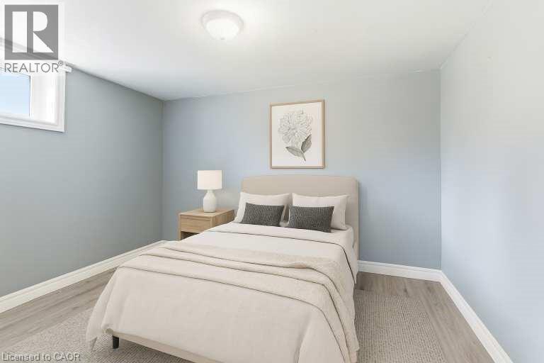 58 Seven Oaks Drive, Hamilton, ON - Indoor Photo Showing Bedroom