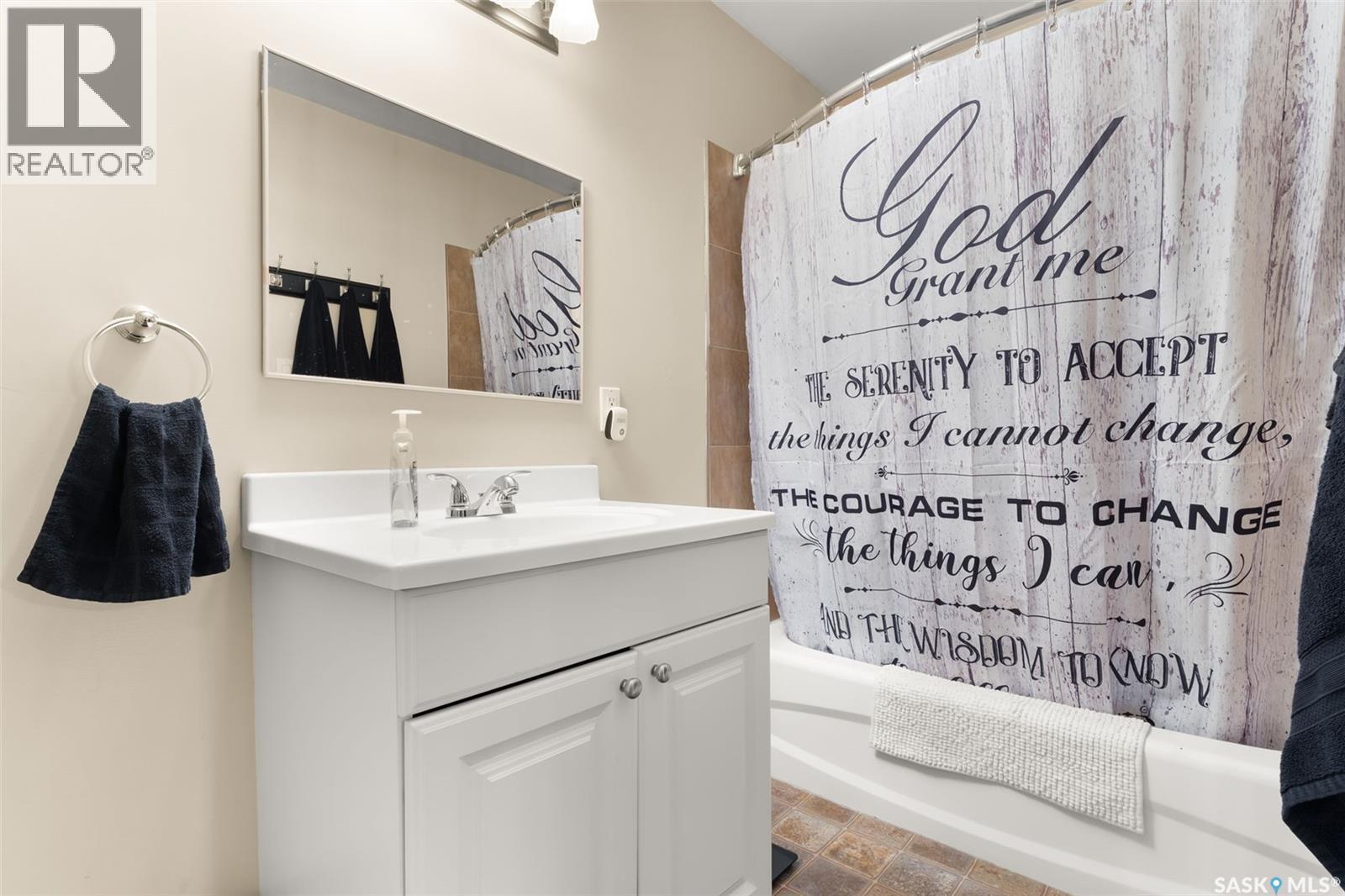 2353 Reynolds Street, Regina, SK - Indoor Photo Showing Bathroom