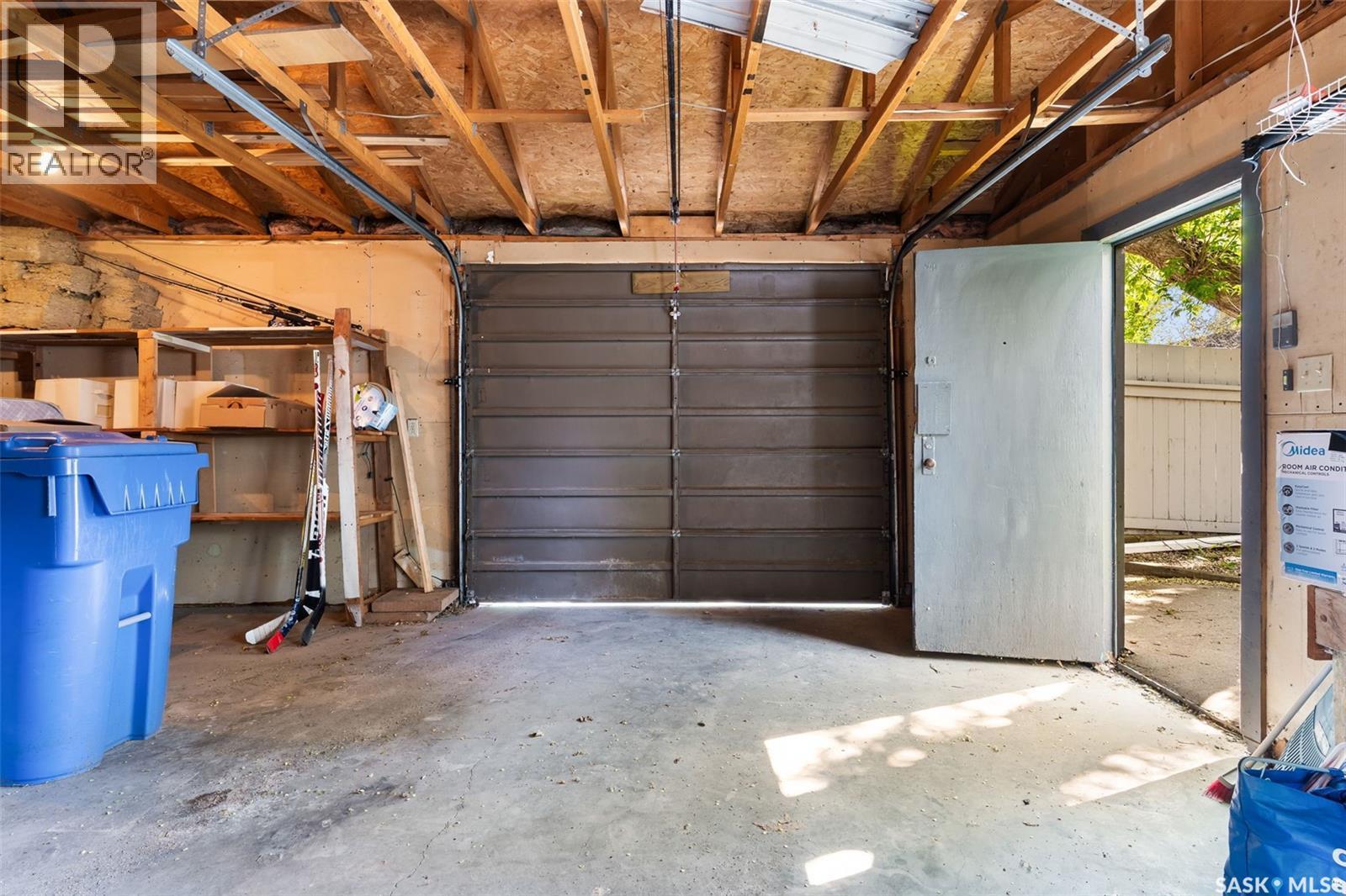 2353 Reynolds Street, Regina, SK - Indoor