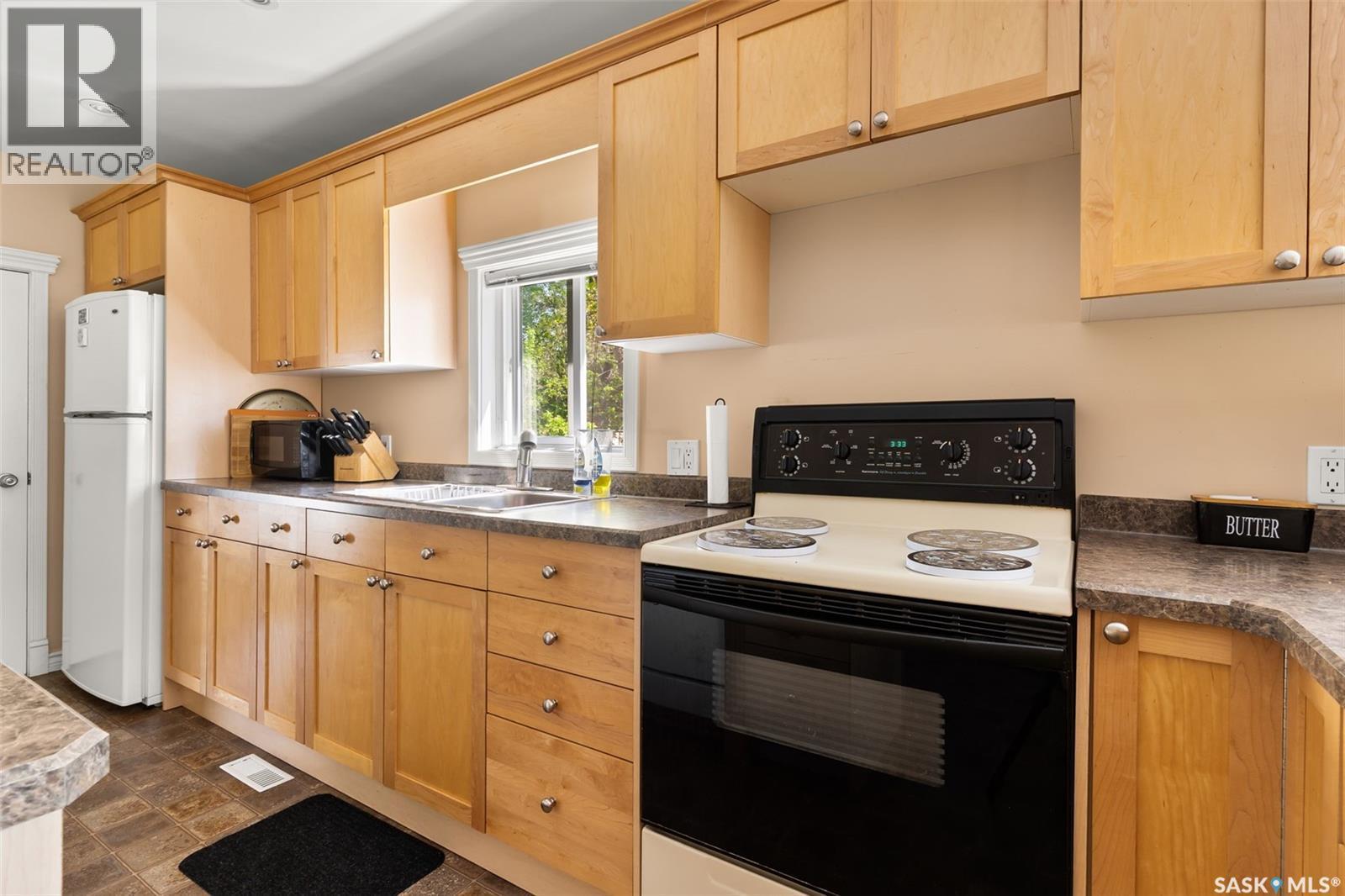 2353 Reynolds Street, Regina, SK - Indoor Photo Showing Kitchen