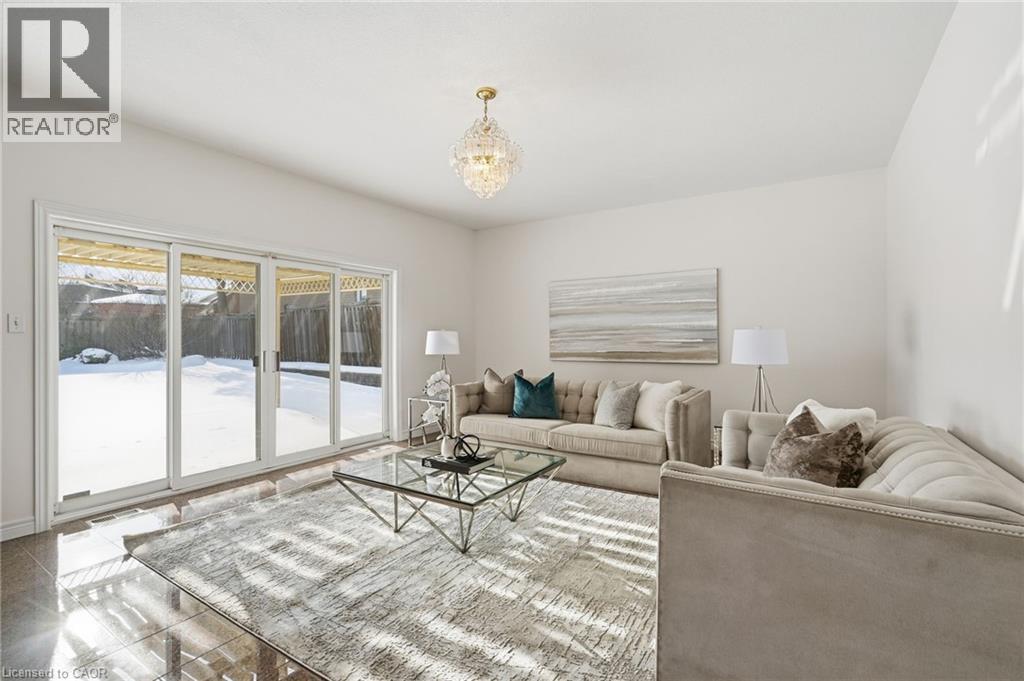 593 Rymal Road W, Hamilton, ON - Indoor Photo Showing Living Room