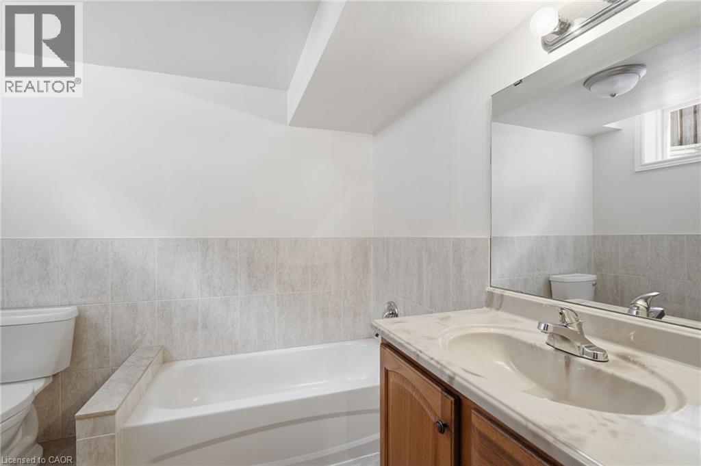 593 Rymal Road W, Hamilton, ON - Indoor Photo Showing Bathroom